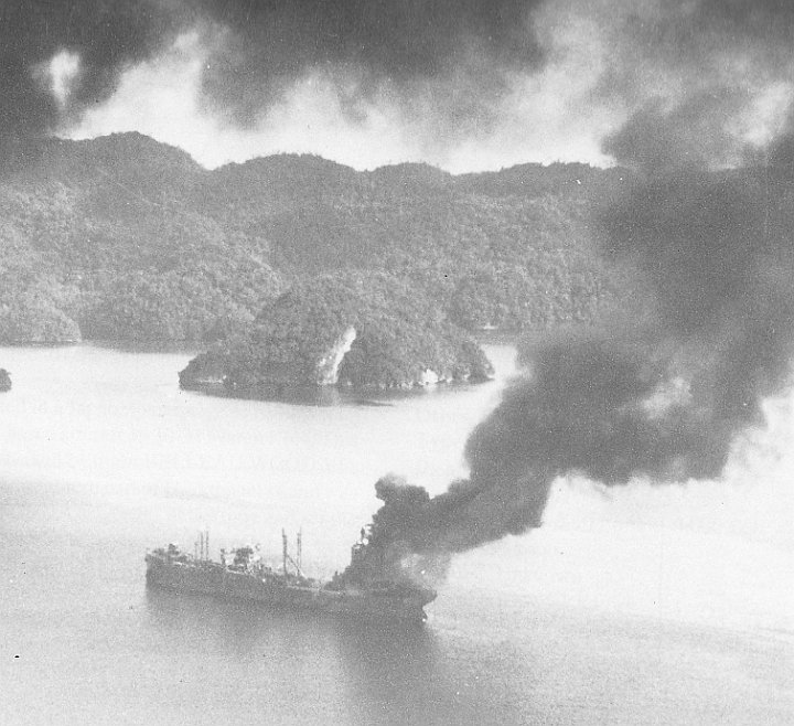 attack on palau-17.JPG - the iro has black smoke billowing from its aftship